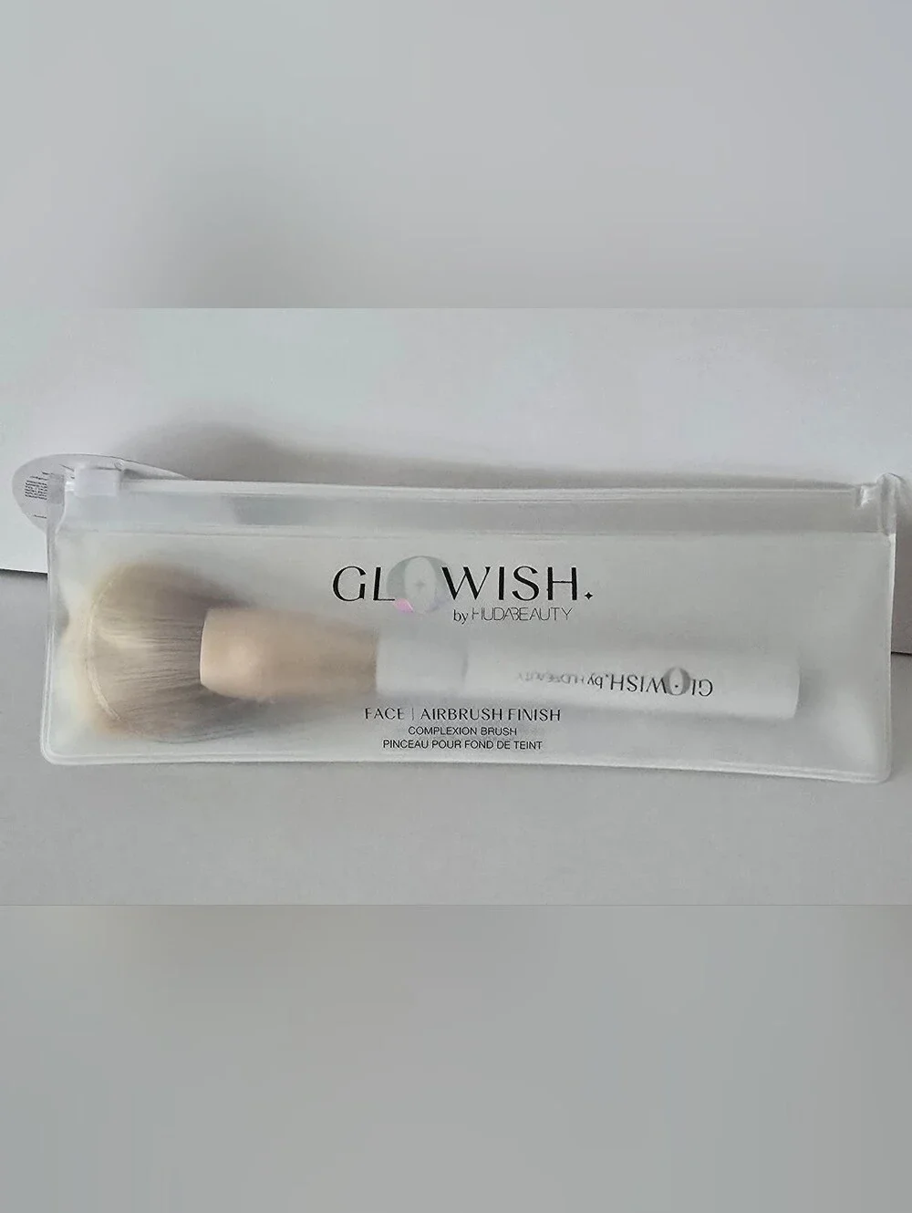 HUDA BEAUTY GloWish Face Airbrush Finish Complexion Brush